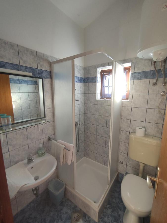 Apartments Stivic Pinezići Eksteriør billede