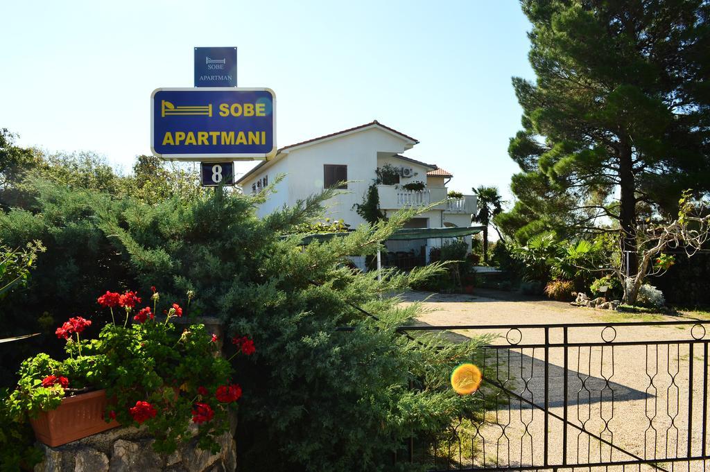 Apartments Stivic Pinezići Eksteriør billede