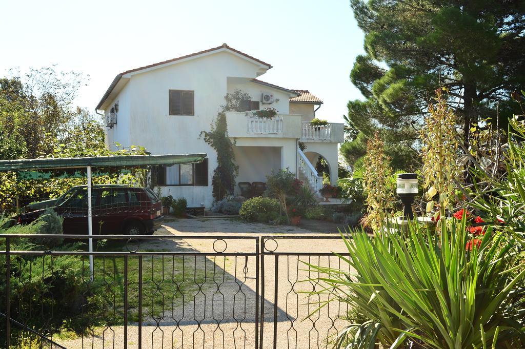 Apartments Stivic Pinezići Eksteriør billede