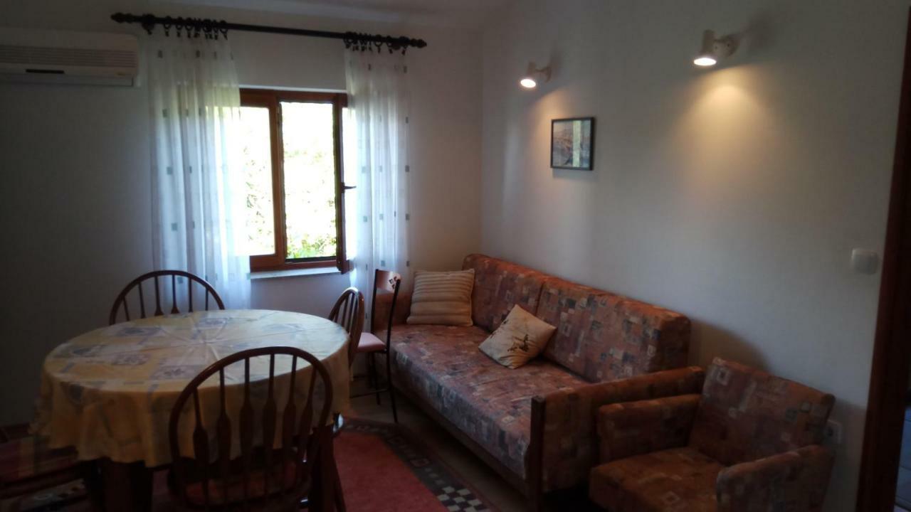 Apartments Stivic Pinezići Eksteriør billede