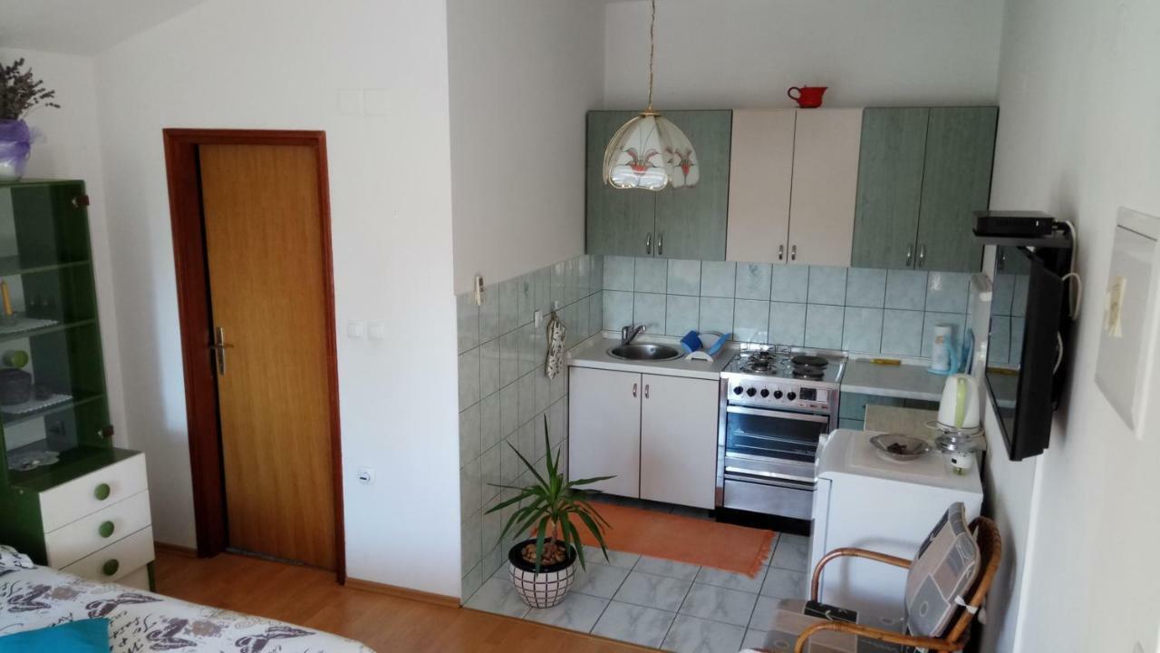 Apartments Stivic Pinezići Eksteriør billede