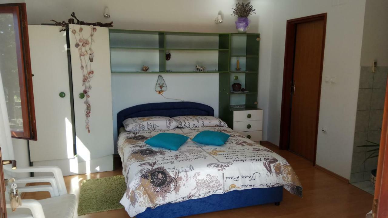 Apartments Stivic Pinezići Eksteriør billede